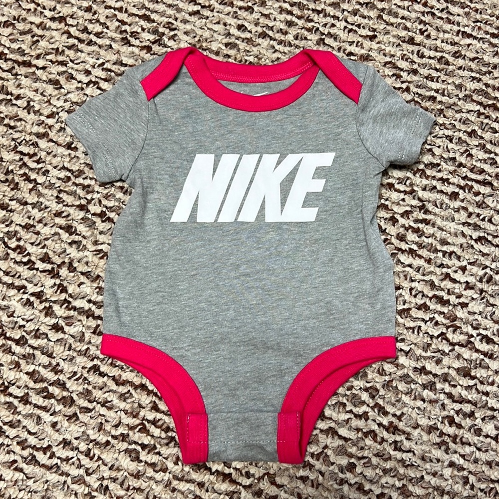 Nike‎